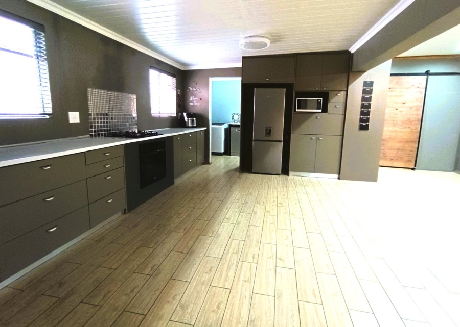 4 Bedroom Property for Sale in Langenhovenpark Free State